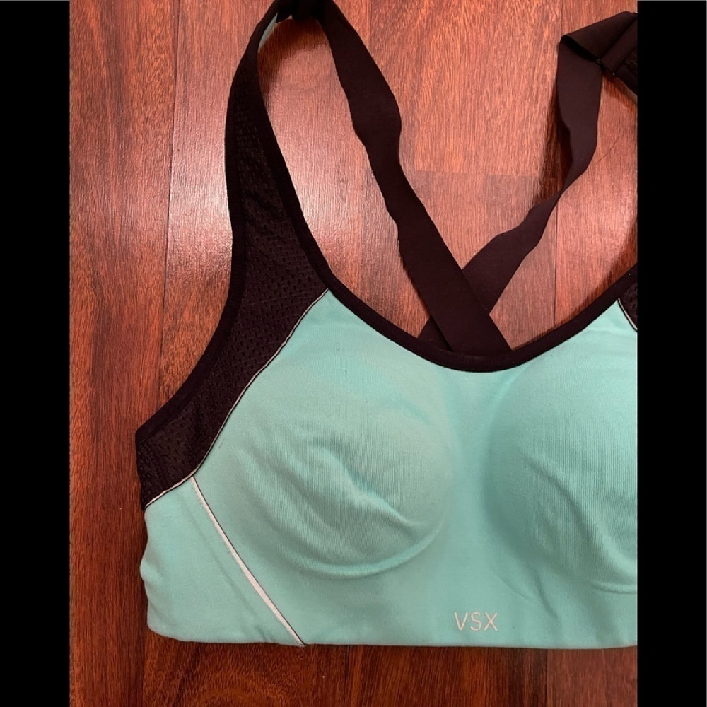 𝅺VICTORIA'S Secret VSX sea foam green Sport Mesh Racerback Sport Bra size 32b - Picture 4 of 5